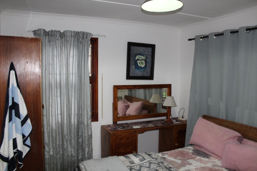 6 Bedroom Property for Sale in Paradise Beach Eastern Cape